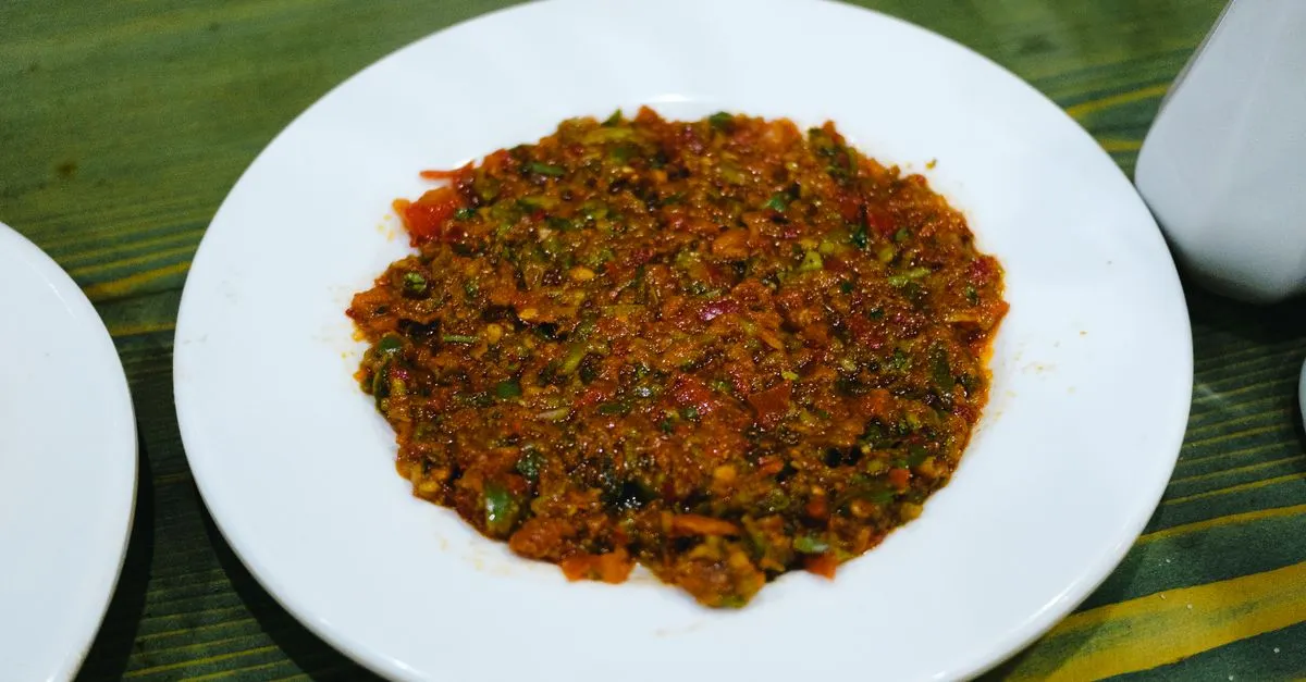 Acılı Ezme (Spicy Turkish Tomato and Pepper Salad)